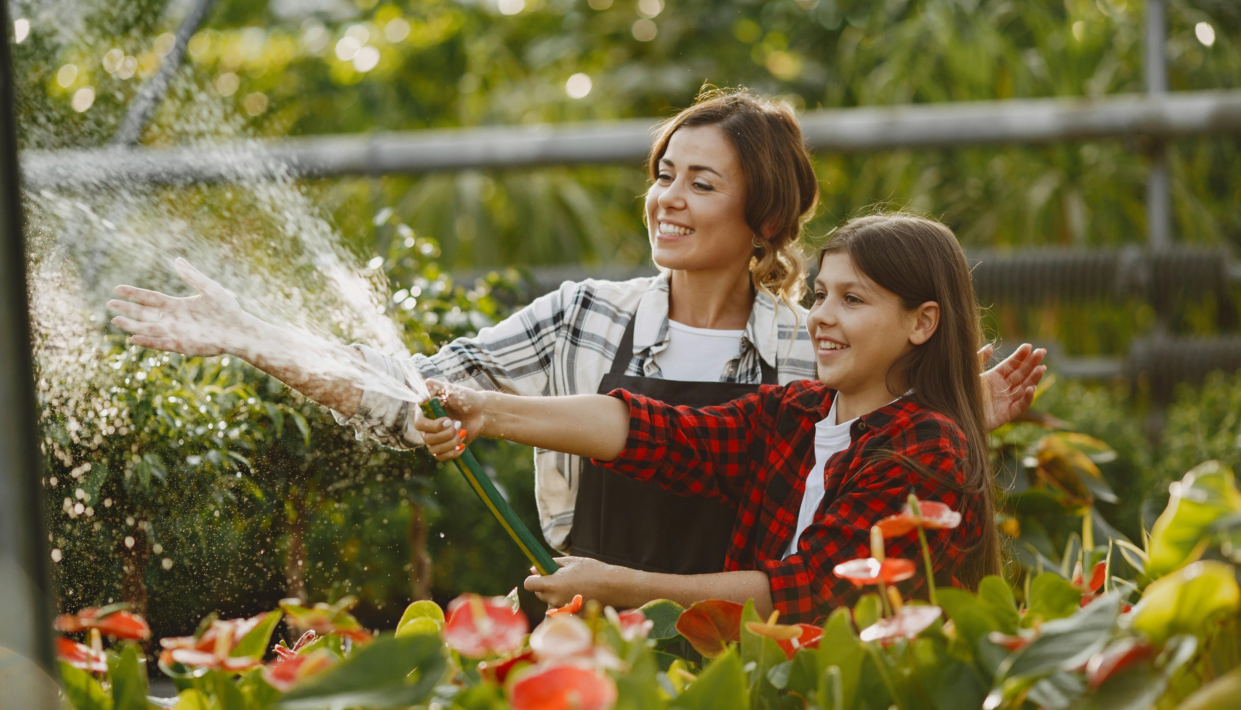 The Ultimate Guide to Garden Hoses: Expandable, Non-Expandable, and Accessories